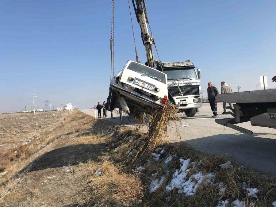 Konya’da Otomobil Atık Su Kanalına Uçtu: 3 Yaralı