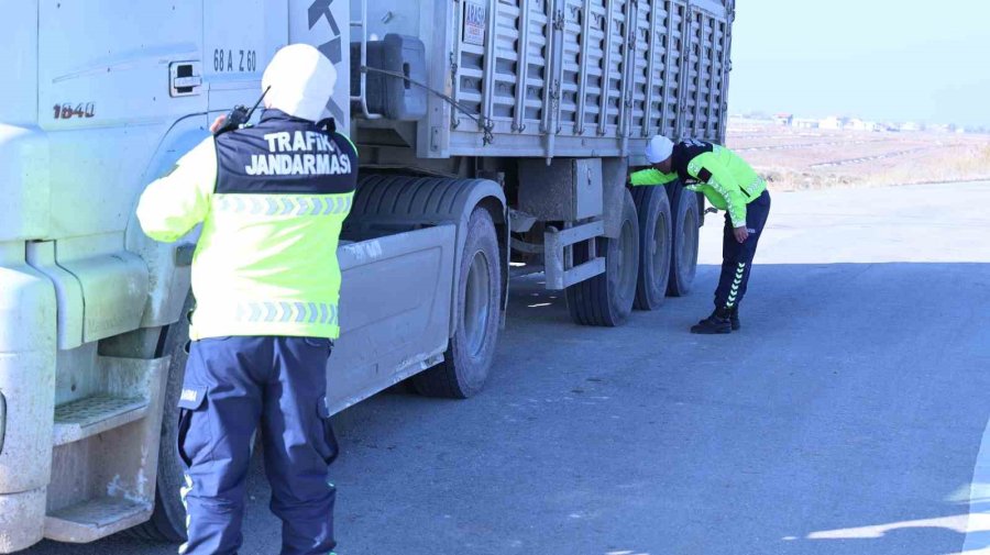 Aksaray’da Zorunlu Kış Lastiği Uygulamaları Başladı