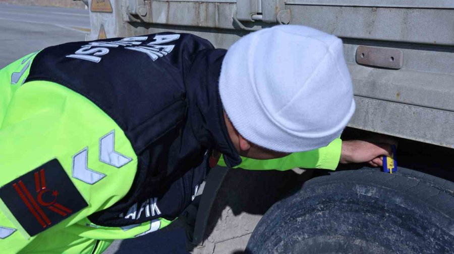 Aksaray’da Zorunlu Kış Lastiği Uygulamaları Başladı