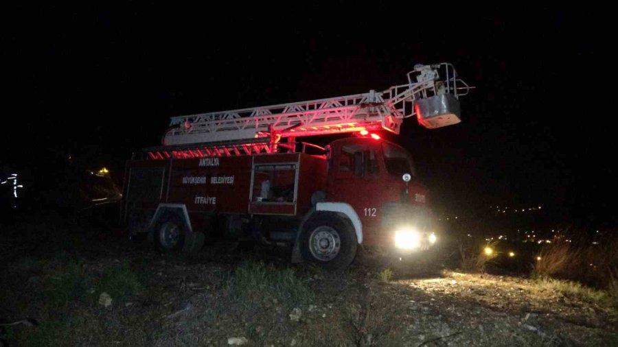 Alanya’da Yangın Müstakil Evi Küle Çevirdi