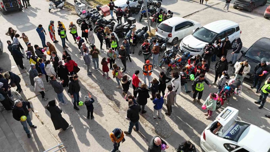 Motosiklet Kulübü Üyeleri, Down Sendromlu Çocuklar İçin Etkinlik Düzenledi