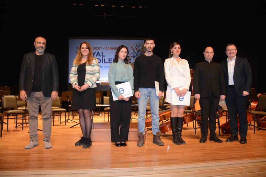 Anadolu Üniversitesi’nde ’carmen’ Rüzgarı Esti