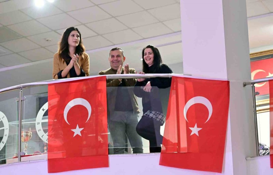 Kepez’de Mesai Müzikle Başlıyor