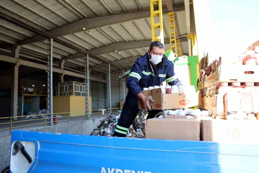 Mersin’de Son Kullanma Tarihi Geçmiş 4 Bin 700 Şişe Ketçap Ve Mayonez Ele Geçirildi