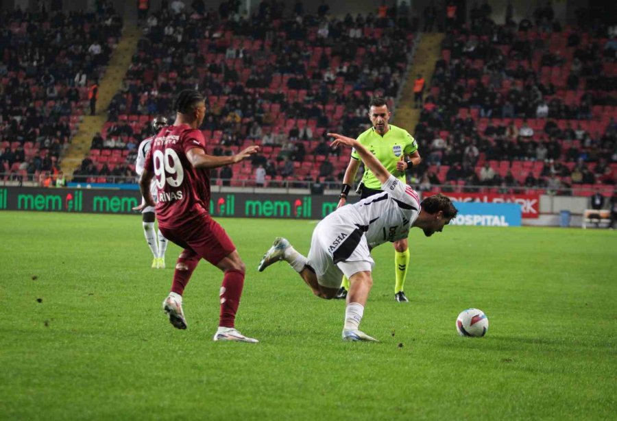 Trendyol Süper Lig: Hatayspor: 1 - Beşiktaş: 1 (ilk Yarı)