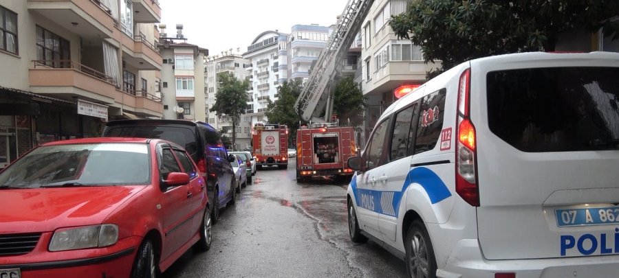 Alanya’da Evde Klima Şalterinden Çıkan Yangın Korkuttu