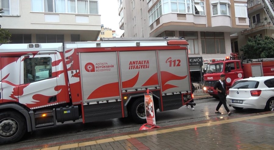 Alanya’da Evde Klima Şalterinden Çıkan Yangın Korkuttu