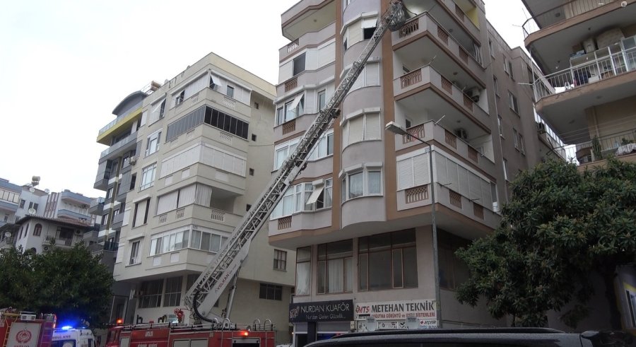 Alanya’da Evde Klima Şalterinden Çıkan Yangın Korkuttu