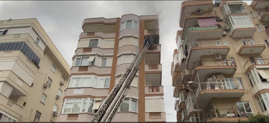 Alanya’da Evde Klima Şalterinden Çıkan Yangın Korkuttu