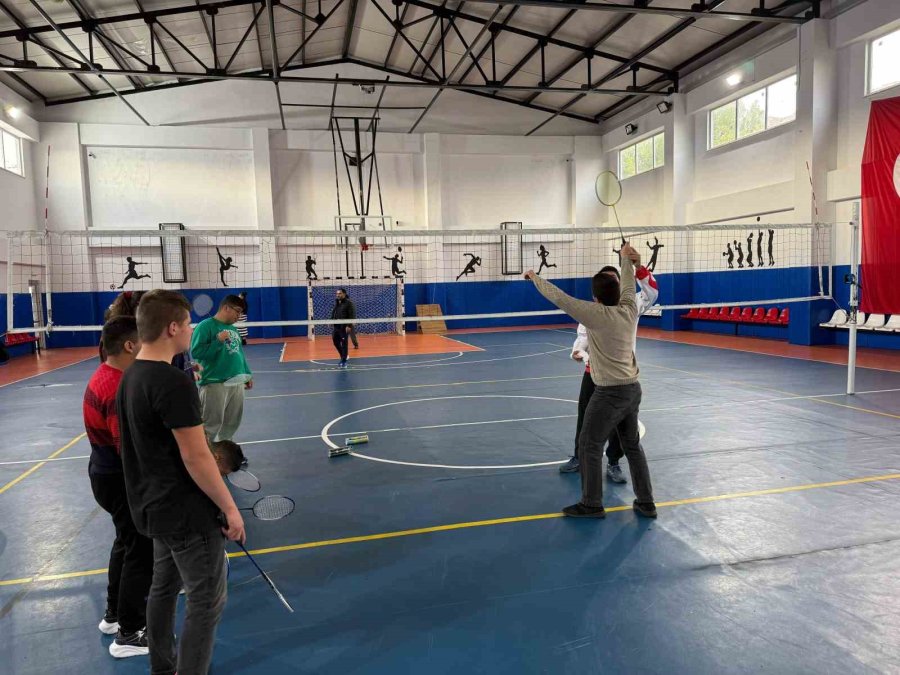 Gazipaşa’da Özel Öğrenciler Badminton Ve Bocce Oynayarak Eğlendi