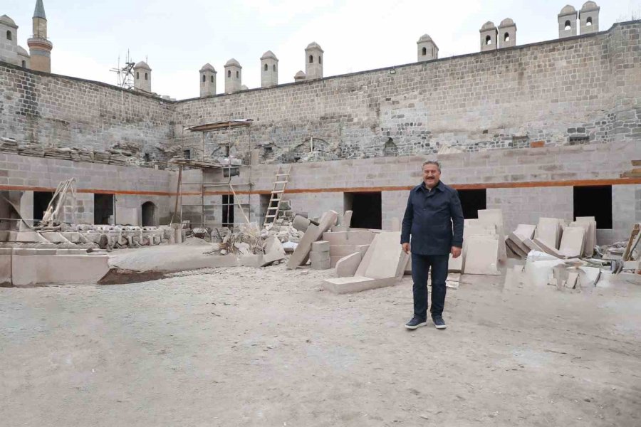 520 Yıllık Tarihi Gön Han İzlerinden Yeniden Ayağa Kalkıyor