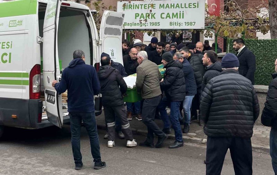 Tamir Ettiği Otomobilinin Egzoz Gazından Zehirlenen Şahıs Hayatını Kaybetti