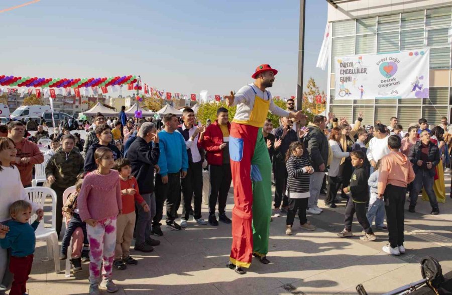 Mersin’de ’dünya Engelliler Günü’nde Özel Bireylere Coşkulu Kutlama