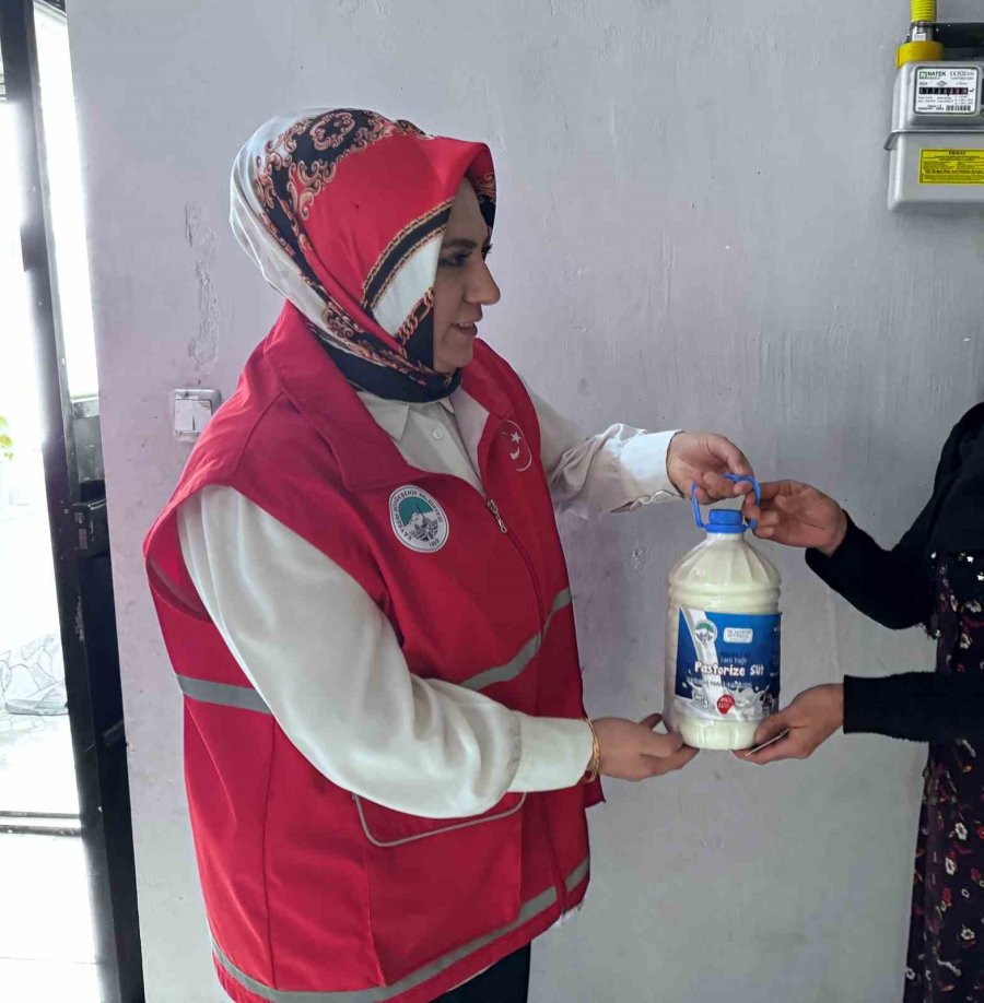 Büyükşehir; 2 Yılda 3 Bin Aileye 320 Bin Litre Süt Yardımı Yaptı