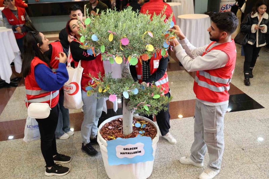 Büyükşehir Belediyesi, Gönüllüler Günü’nü Gençlerle Kutladı