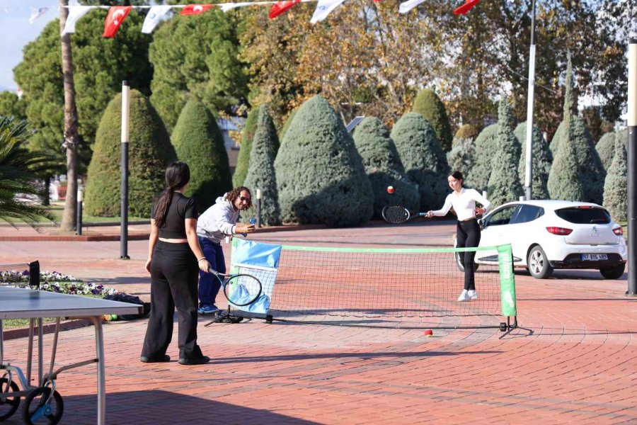 Büyükşehir Belediyesi, Gönüllüler Günü’nü Gençlerle Kutladı