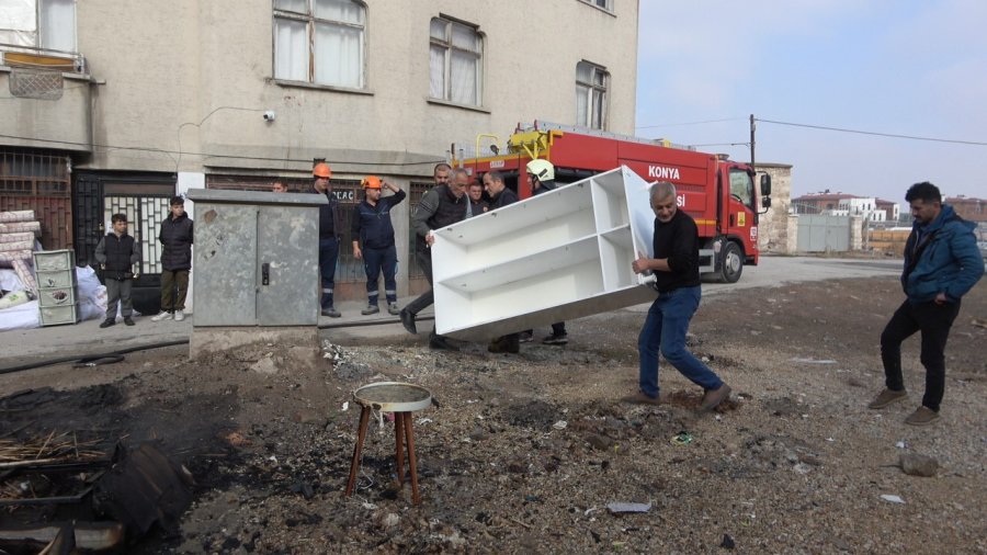 Kira Ödemeyen Kiracı, Tahliye Kararıyla Evden Çıkarılan Eşyaları Ateşe Verdi