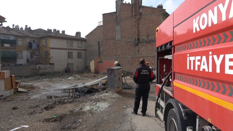 Kira Ödemeyen Kiracı, Tahliye Kararıyla Evden Çıkarılan Eşyaları Ateşe Verdi