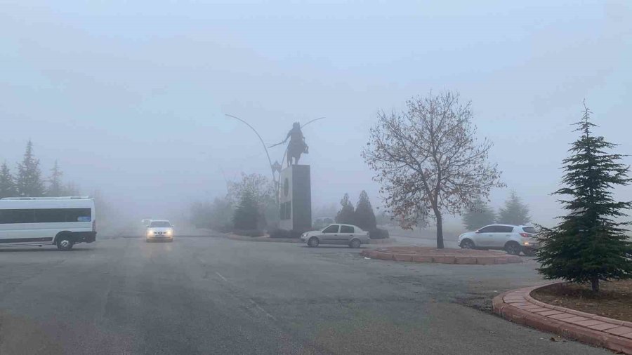 Karaman’da Yoğun Sis Görüş Mesafesini Düşürdü