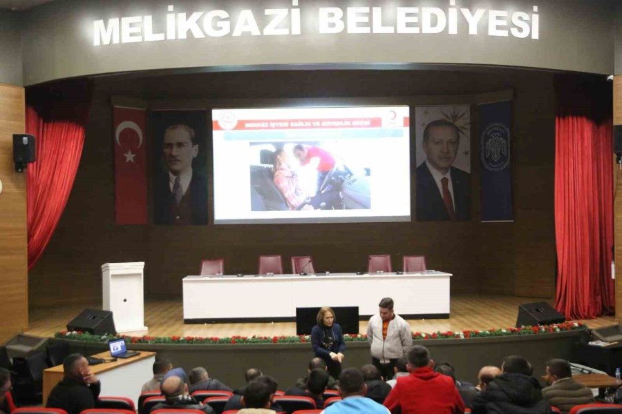 Melikgazi Belediyesi’nden Personellerine İlk Yardım Eğitimi