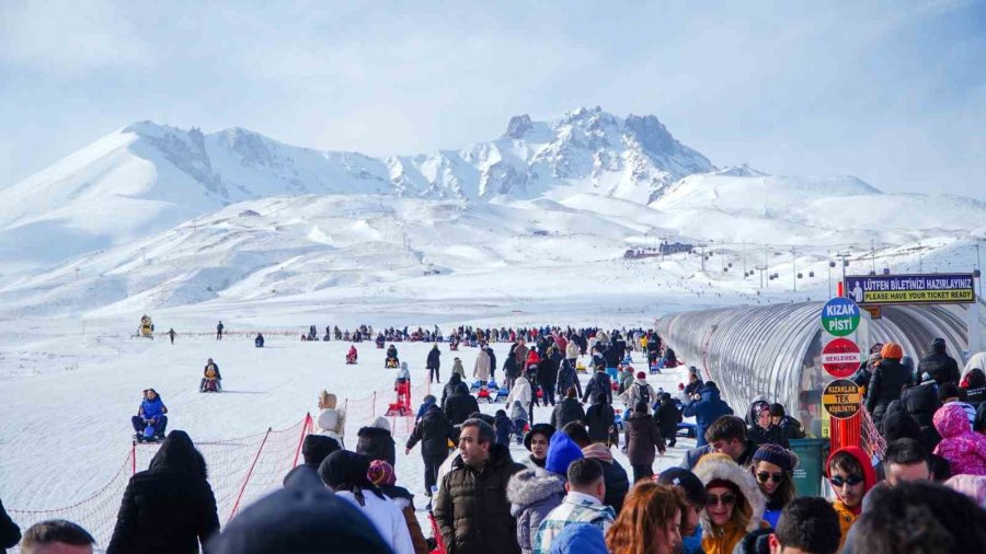 Erciyes’e Hafta Sonu Ziyaretçi Akını