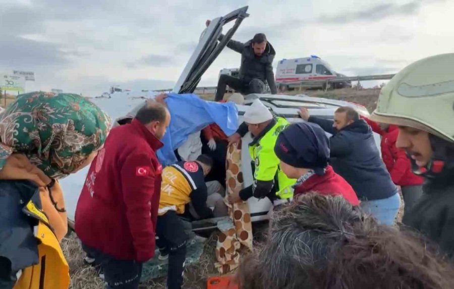 10 Aylık Bebek Kaza Yapan Araçtan Böyle Kurtarıldı