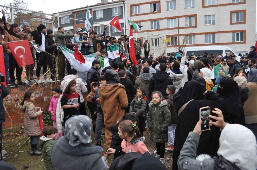 Eskişehir’deki Suriyeliler Esad Rejiminin Çöküşünü Kutladı