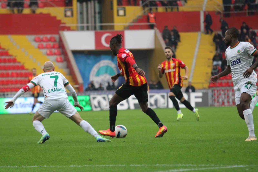 Trendyol Süper Lig: Kayserispor: 0 - Alanyaspor: 0 (ilk Yarı)