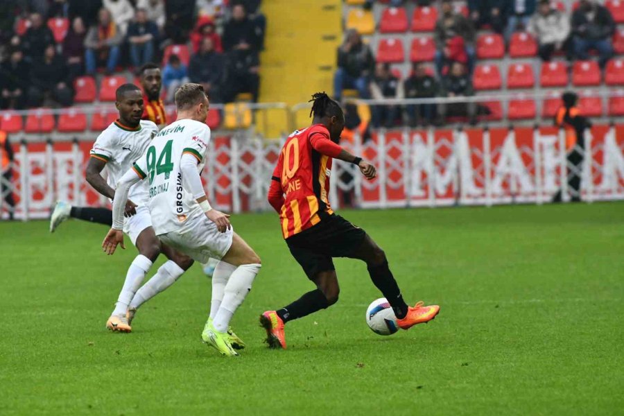 Trendyol Süper Lig: Kayserispor: 0 - Alanyaspor: 0 (ilk Yarı)