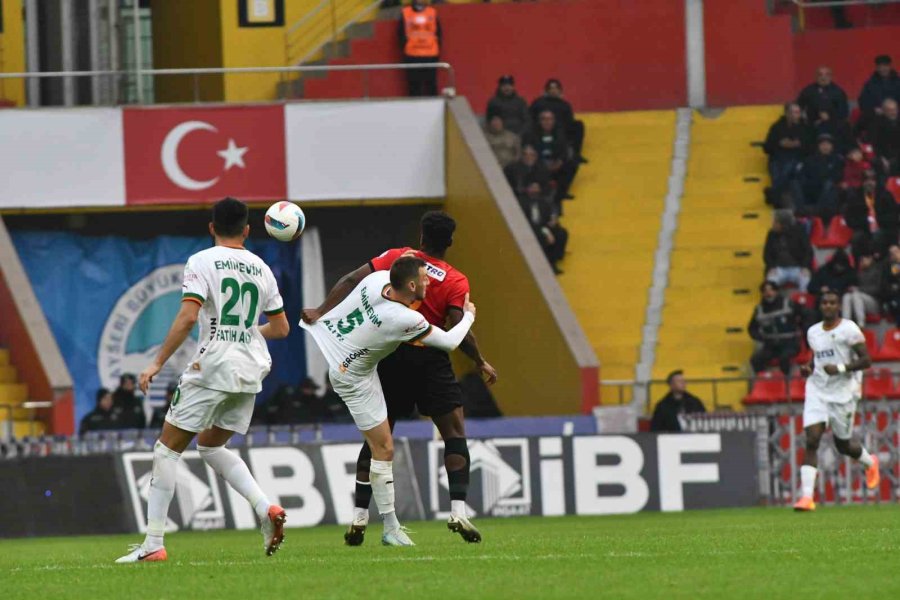 Trendyol Süper Lig: Kayserispor: 0 - Alanyaspor: 0 (ilk Yarı)