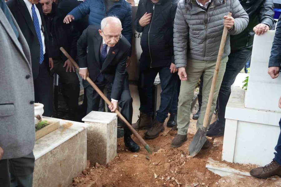 Kılıçdaroğlu’nun Dünürü Antalya’da Toprağa Verildi