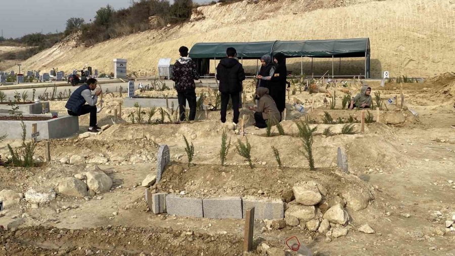 Mersin’de Babasının Öldürdüğü Çocuk Toprağa Verildi