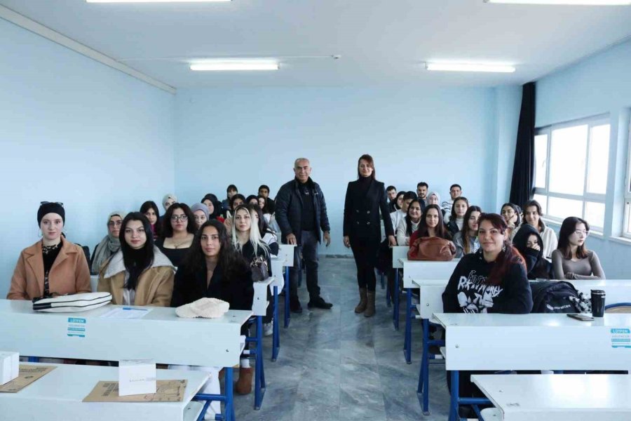 Gazeteciler, Yüksekokul Öğrencilerine Tecrübelerini Anlattı