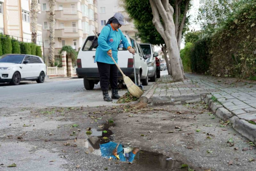 Alanya’nın Temizliğine Kadın Eli Değdi