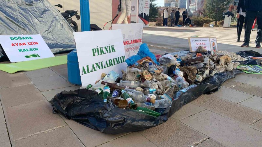 Bir Metrekare Alandan Yaklaşık 750 Sigara İzmariti Toplandı