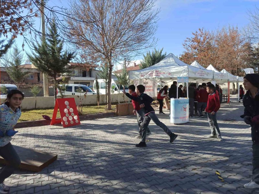 Çocuklar Geleneksel Sokak Oyunları İle Eğlendi