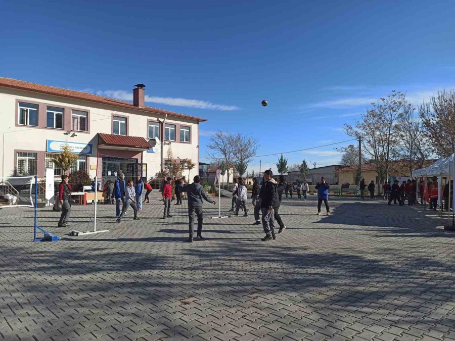 Çocuklar Geleneksel Sokak Oyunları İle Eğlendi