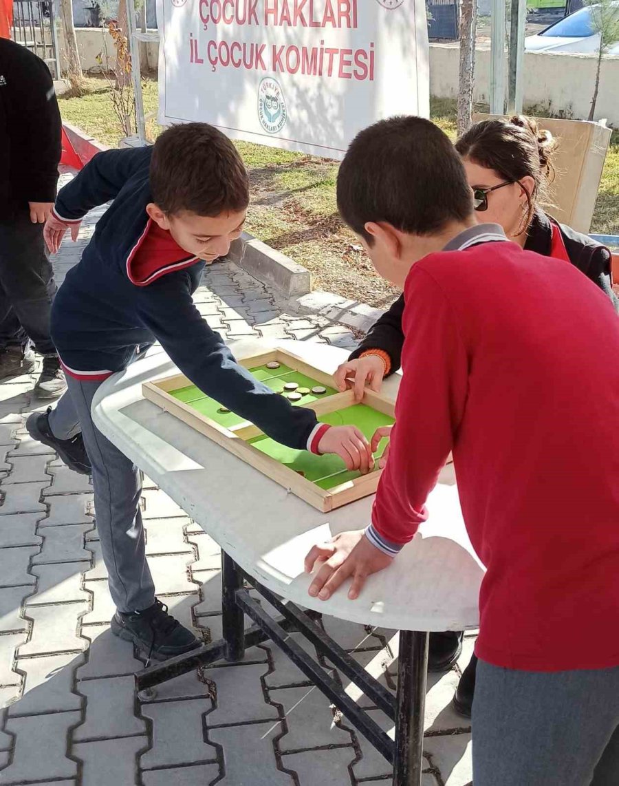 Çocuklar Geleneksel Sokak Oyunları İle Eğlendi