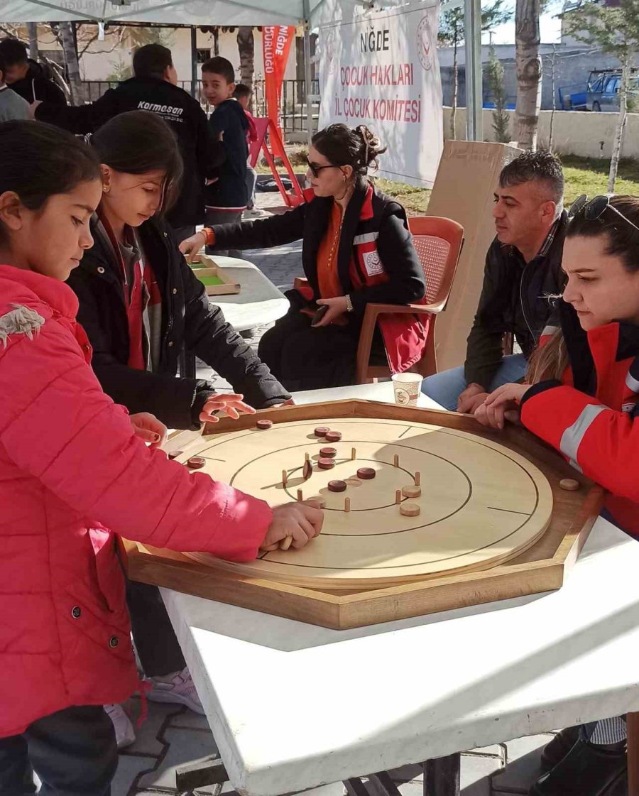 Çocuklar Geleneksel Sokak Oyunları İle Eğlendi