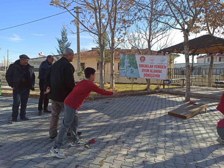 Çocuklar Geleneksel Sokak Oyunları İle Eğlendi