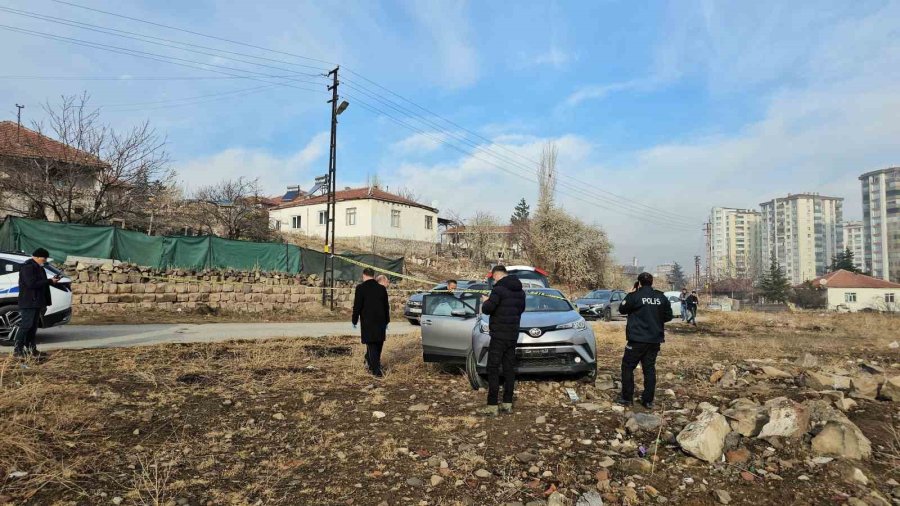 Çalıntı Plakalı Araçla Polisin ’dur’ İhtarına Uymayan Şüpheliler Yakalandı