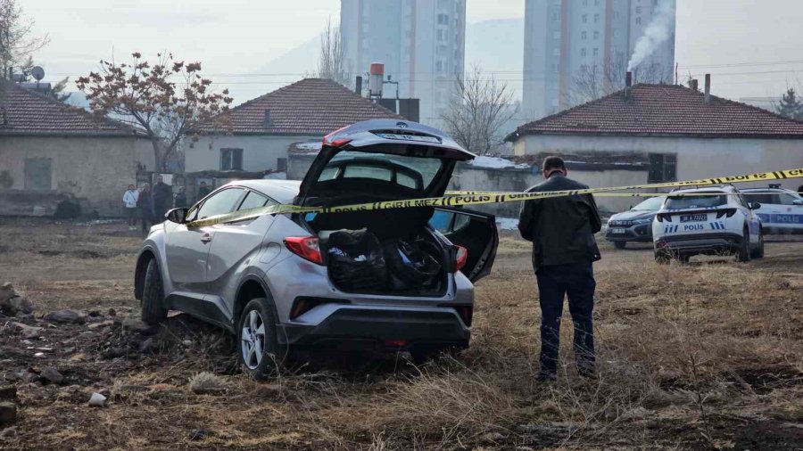 Çalıntı Plakalı Araçla Polisin ’dur’ İhtarına Uymayan Şüpheliler Yakalandı