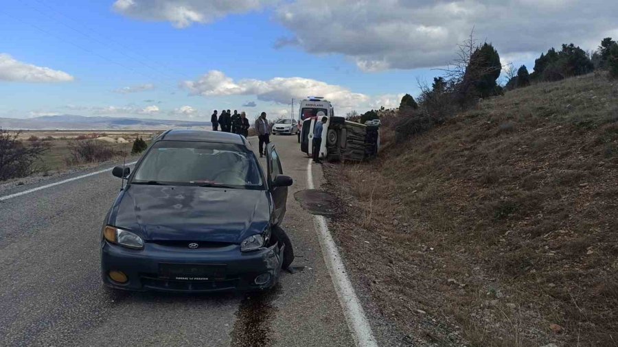 Konya’da Hafif Ticari Araç Otomobille Çarpıştı: 1 Yaralı