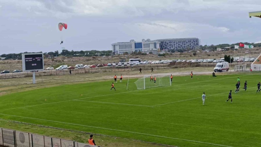 Manavgat Stadı’nda Paramotor Gösterisi