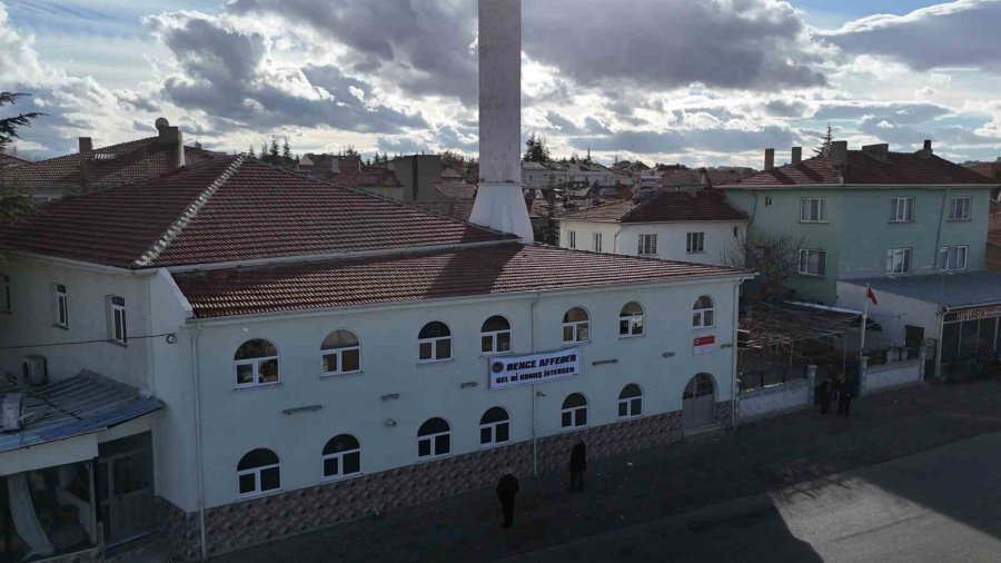 Eskişehir’deki Yavuz Camii’nin Duvarına “bence Affeder, Gel Konuş İstersen” Pankartı Asıldı