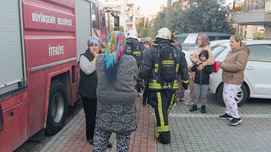 İkamette Çıkan Yangına İlk Müdahaleyi Vatandaşlar Yaptı