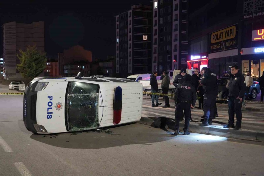 Niğde’de Polis Otosu İle Otomobil Çarpıştı: 6 Yaralı