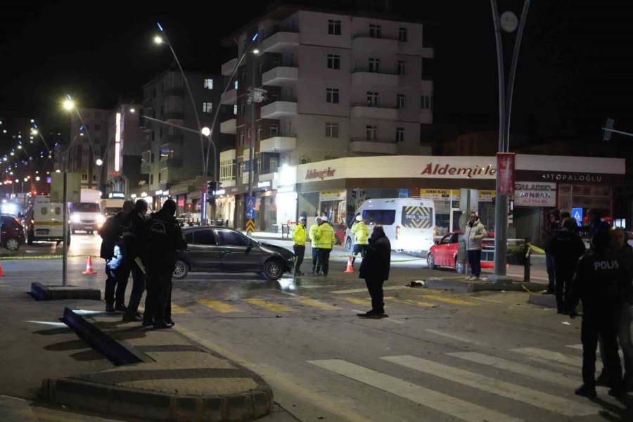 Niğde’de Polis Otosu İle Otomobil Çarpıştı: 6 Yaralı