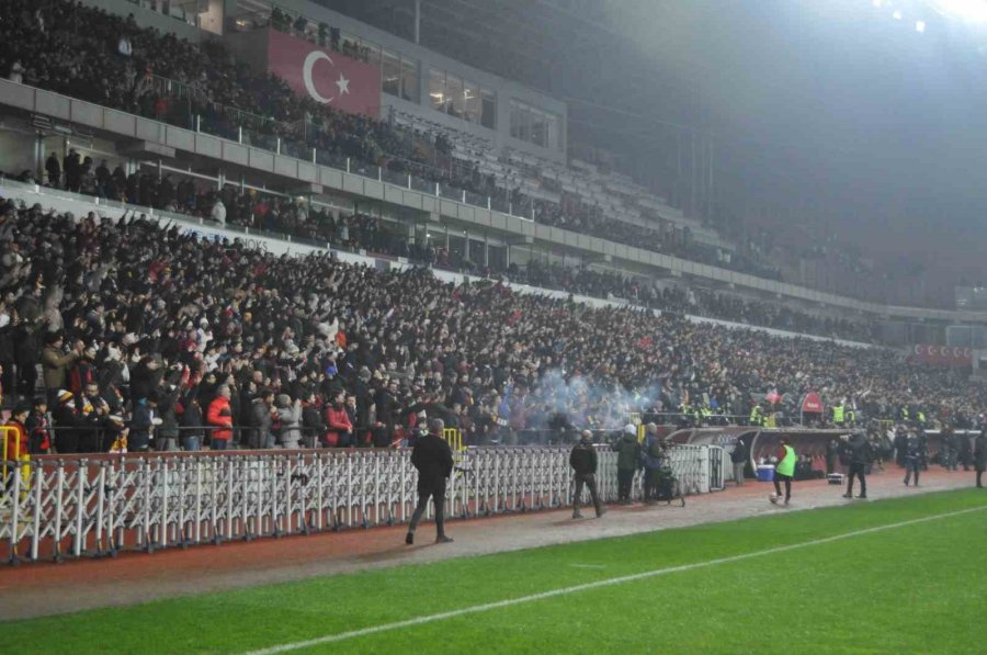 Taraftarıyla Rekor Kıran Eskişehirspor, Liderlik Koltuğuna Oturdu