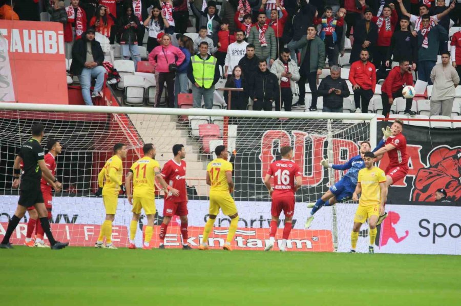 Trendyol Süper Lig: Antalyaspor: 1 - Kayserispor: 0 (ilk Yarı)